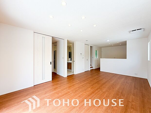 造りこんだ空間演出の妙が生み出す光と質のハーモニーはこの住宅のクオリティの良さを実感させてくれます。