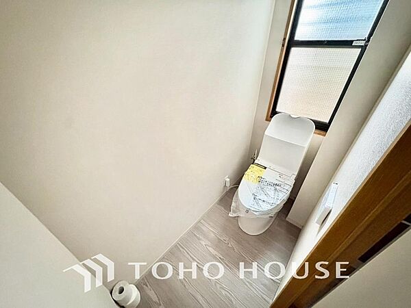 清潔な空間であって頂けますように、目に留まるだけではなく汚れをふき取り易いフロアと壁紙をチョイス。