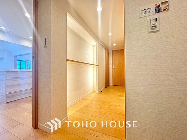住む人の目線に立ち、細部まで工夫を凝らした設計が魅力の邸宅です。本当の住み心地とは何なのか・・を追求し、日々の快適さを支えるひと手間を惜しみなく投入。住むほどに愛着と機能美を実感できる丁寧な造りです。
