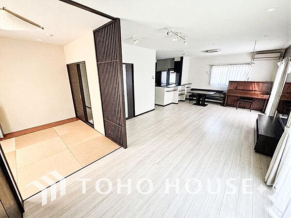 造りこんだ空間演出の妙が生み出す光と質のハーモニーはこの住宅のクオリティの良さを実感させてくれます。