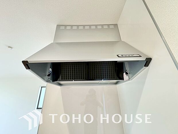 静音性や省エネ性に優れ、デザインもスタイリッシュな最新レンジフード。効率的な換気で料理を快適にし、面倒なお手入れの手間も省けます。空間を美しく、引き締める洗練された機能美を、ぜひ現地でお確かめ下さい。