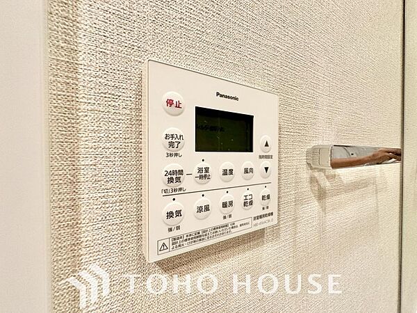 浴室暖房乾燥機を完備しておりますので雨天時のお洗濯も安心です。洗濯機を配置しても十分なスペースがあるランドリースペースと隣接し、洗う・干す動線もスムーズです。毎日の家事時間をぐっと短縮できる設計です。