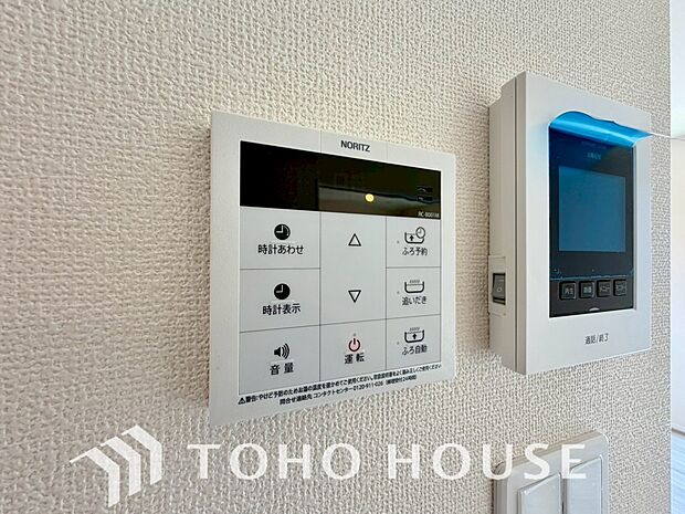 スイッチ1つで一定量の湯を浴槽に張ったり、保温や追い焚きをすることができる機能は何かと便利。家事の合間にボタンを押すだけで準備が整い、入浴時間の異なるご家族でも、常に温かいお湯が優しく迎えてくれます。