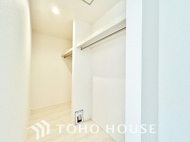 建物内部の収納にはとことん拘りました。特に、共有部分に設けた大型収納は、趣味の道具や季節物などお荷物がとても多い方でもスッキリ片付くため安心です。お部屋をいつも広く、綺麗に保てる嬉しい工夫が満載です。