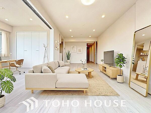 造りこんだ空間演出の妙が生み出す光と質のハーモニーは、この住宅のクオリティの良さを実感させてくれますね。モダンで美しい佇まいが、毎日の暮らしに彩りを添えてくれます。※家具・家電はAI加工によるものです