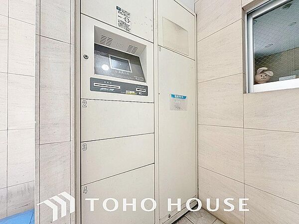 留守でも荷物が受け取れるため、共働きで昼間の宅配物の受け取りが困難な世帯や、インターネットショッピング等の通信販売をよく利用する人にありがたい設備。再配達依頼の手間も省けるため、時間を有効に使えます。