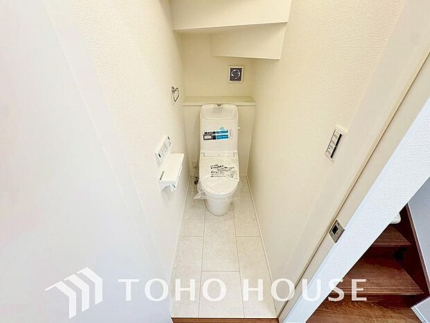 清潔な空間であって頂けますように、目に留まるだけではなく、汚れをふき取り易いフロアと壁紙をチョイス。