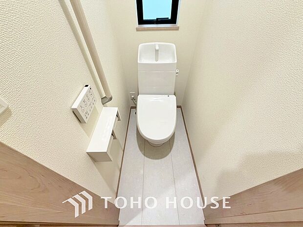 清潔な空間であって頂けますように、目に留まるだけではなく、汚れをふき取り易いフロアと壁紙をチョイス。