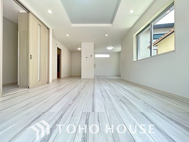 造りこんだ空間演出の妙が生み出す光と質のハーモニーはこの住宅のクオリティの良さを実感させてくれます。