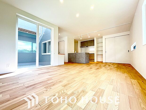 造りこんだ空間演出の妙が生み出す光と質のハーモニーはこの住宅のクオリティの良さを実感させてくれます。