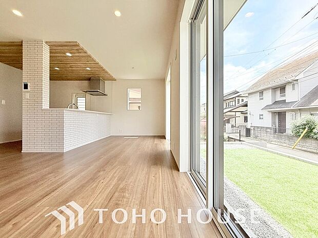 造りこんだ空間演出の妙が生み出す光と質のハーモニーはこの住宅のクオリティの良さを実感させてくれます。