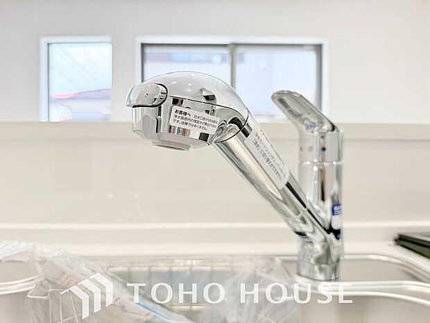 ワンタッチで浄水と原水を切り替えできる浄水器一体型水栓は水道水に含まれる有害物質を除去してくれます。