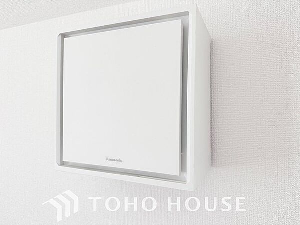 室内の空気の入れ替えを自動的に行う事を可能とした換気設備。シックハウス症候群対策でもあります。