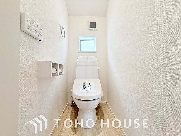 清潔な空間であって頂けますように、目に留まるだけではなく、汚れをふき取り易いフロアと壁紙をチョイス。