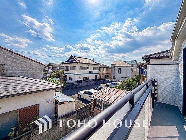 その豊かな眺望にふさわしい空間には、通風・採光にも優れ、心地よい光と風があふれています。