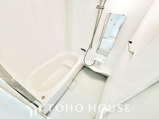 一日の疲れを癒やす・・心地よいバスタイムを演出するため、ゆとりあるサイズを採用した浴室。快適で清潔な空間が、心も体もオフになる上のリラックスタイムを叶え、日々の暮らしに上の癒やしを届けてくれます。