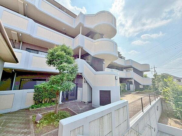 建物完成前には物件の現地と、近隣の完成施工例をご案内させて頂きます。
