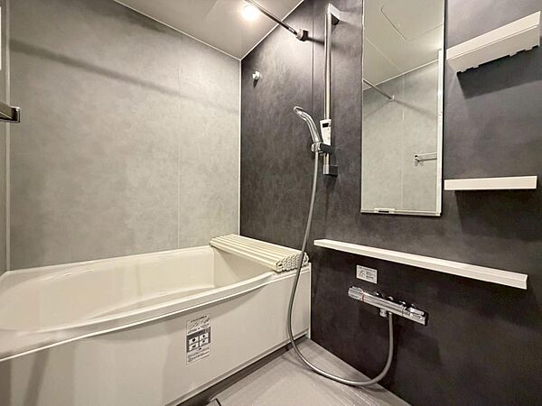 心地よいバスタイムを演出する浴室はゆとりあるサイズを採用。
