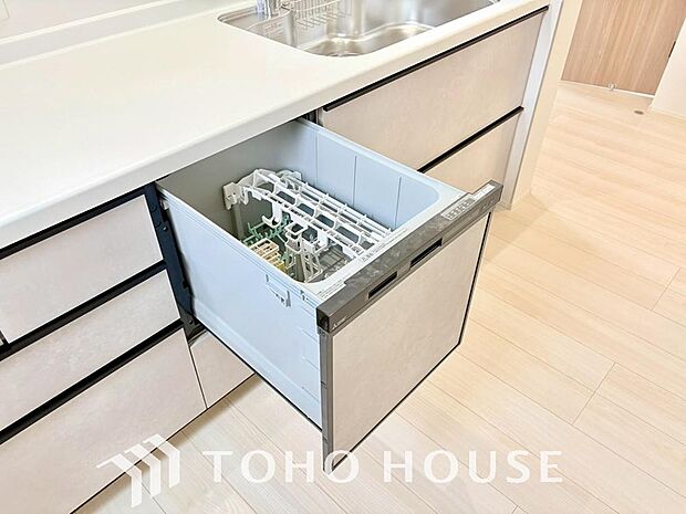 高温水や高圧水流を使う事で効率よく食器洗浄できます。殺菌効果も高いので哺乳瓶等を洗う際にも便利です。