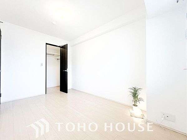 一日の疲れを癒やしてくれる主寝室。時を忘れて過ごす場所として過ごせるお部屋。