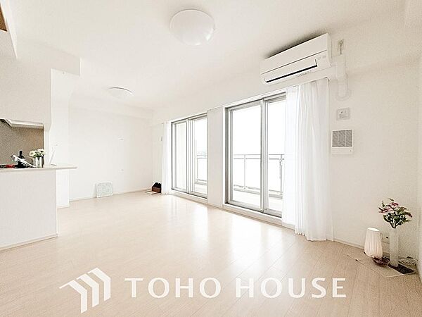 造りこんだ空間演出の妙が生み出す光と質のハーモニーはこの住宅のクオリティの良さを実感させてくれます。