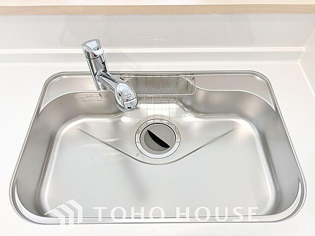ワンタッチで浄水と原水を切り替えできる浄水器一体型水栓は水道水に含まれる有害物質を除去してくれます。