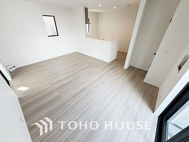 造りこんだ空間演出の妙が生み出す光と質のハーモニーはこの住宅のクオリティの良さを実感させてくれます。