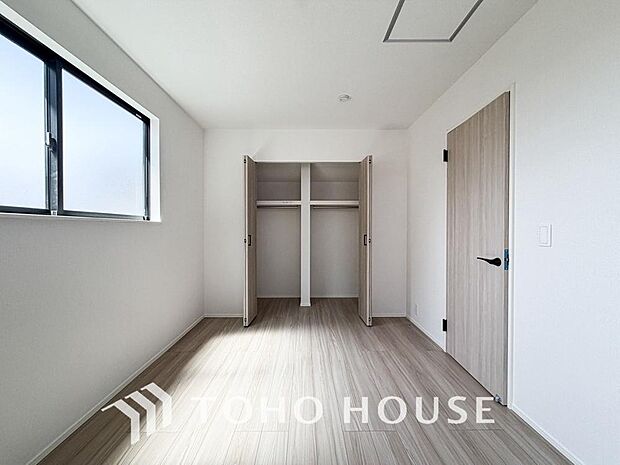 一日の疲れを癒やしてくれる主寝室。時を忘れて過ごす場所として過ごせるお部屋。