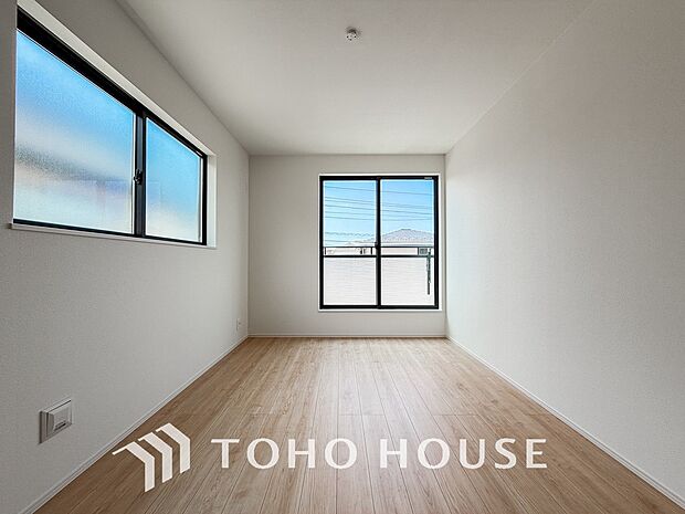 一日の疲れを癒やしてくれる主寝室。時を忘れて過ごす場所として過ごせるお部屋。