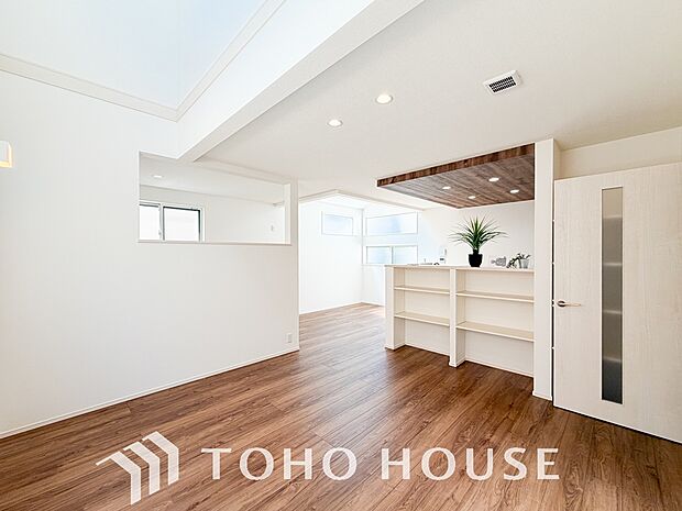 造りこんだ空間演出の妙が生み出す光と質のハーモニーはこの住宅のクオリティの良さを実感させてくれます。