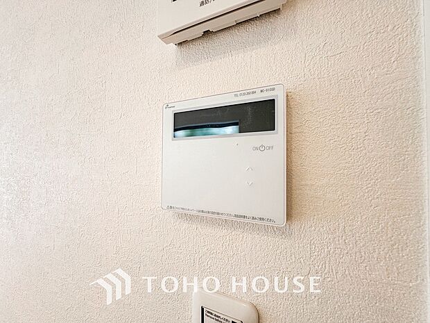 通気性や快適性を重視した居心地の良いリビングには、空気を汚すことなく足元から室内全体を快適な温度に温めてくれる床暖房を完備。寒い季節でも埃が舞い上がらず、いつでも清潔で安心な住空間をキープいたします。