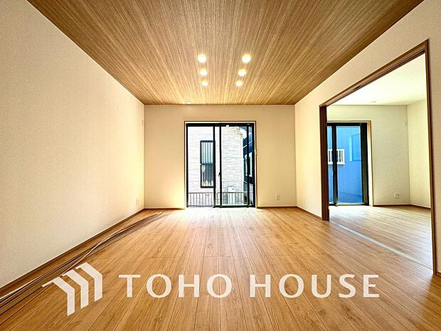 住まいの本質から住み心地と安全性を徹底追求。機能的な動線や豊富な収納、独立性の高い部屋配置など日々の快適さに配慮しました。家族が安心して長く健やかに暮らせる、確かな安心感と心地よさを備えた住まいです。