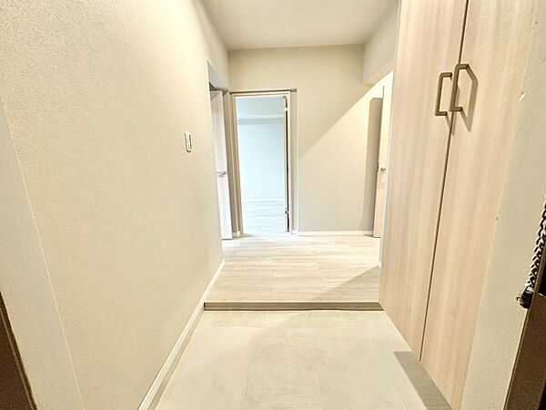毎日家族を見送り、そして迎え入れる「帰りたくなる家」をテーマに設計した自慢の玄関です。「ただいま」「おかえり」。新居で交わす何気ない挨拶や、日々のやり取りが、家族の絆をより一層深めて心地よく響きます。