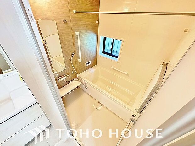 一日の疲れを癒やす・・心地よいバスタイムを演出するため、ゆとりあるサイズを採用した浴室。快適で清潔な空間が、心も体もオフになる上のリラックスタイムを叶え、日々の暮らしに上の癒やしを届けてくれます。