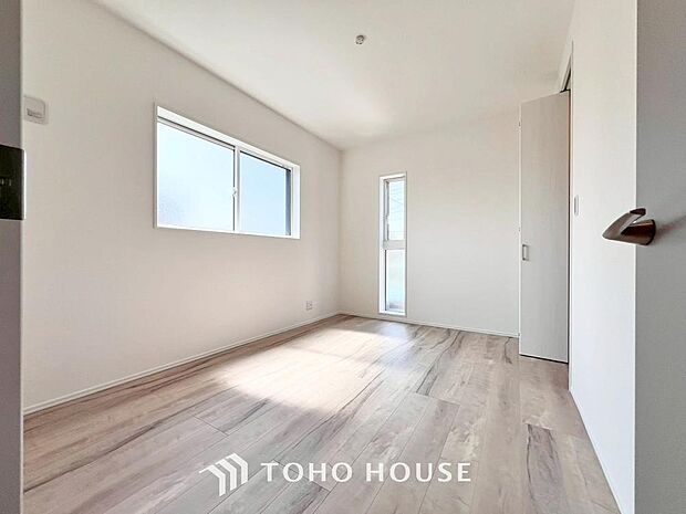 一日の疲れを癒やしてくれる主寝室。時を忘れて過ごす場所として過ごせるお部屋。