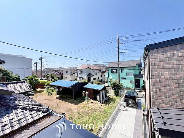その豊かな眺望にふさわしい空間には、通風・採光にも優れ、心地よい光と風があふれています。