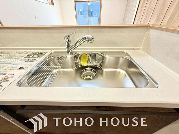 ワンタッチで浄水と原水を切り替えできる浄水器一体型水栓は水道水に含まれる有害物質を除去してくれます。