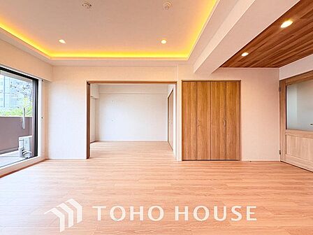 光が注がれる青い空から鮮やかに赤色にゆっくりと染まる。そんな優しい時間がここでは流れてゆく。