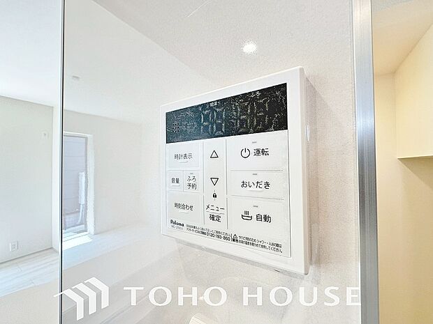 スイッチ1つで一定量の湯を浴槽に張ったり保温や追い焚きをすることができる機能は何かと便利です。仕事帰りや育児で忙しい時間帯でも、手軽に温かいお風呂を用意できます。日々の疲れを癒やす快適なバスタイムを。