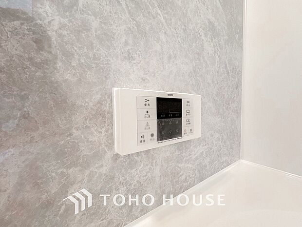 スイッチ1つで一定量の湯を浴槽に張ったり保温や追い焚きをすることができる機能は何かと便利です。仕事帰りや育児で忙しい時間帯でも、手軽に温かいお風呂を用意できます。日々の疲れを癒やす快適なバスタイムを。