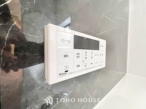 スイッチひとつで、自動のお湯張りから保温、追い焚きまでこなす便利なオートバス機能。忙しい毎日でも、ボタンを押すだけでいつでも適温の湯船に浸かることができ、一日の疲れを癒やす快適なバスタイムを叶えます。