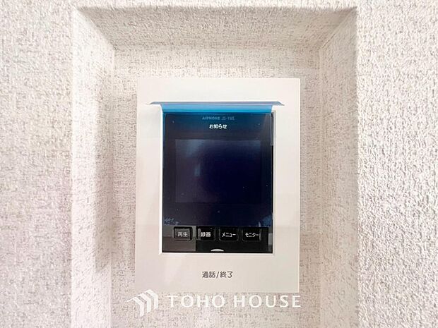 見える安心をカタチにしました。誰が来ても一目で相手の顔がわかる、モニター付きインターホンを設置しています。お子様の留守番時や防犯面でも、非常に効果的で、毎日の暮らしに確かな安心感をプラスする設備です。