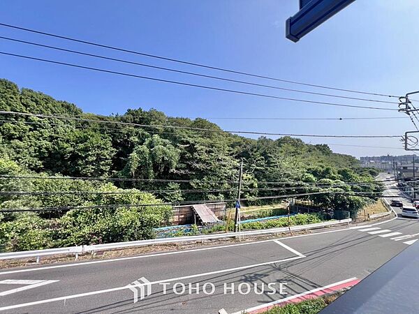 春夏秋冬・・・四季折々の変化を楽しめる心地よい場所。時間の経過と共に味わいが出る素敵な空間へ・・・。家はただ生活する場ではなく、暮らしを愉しく、快適にする場所。笑顔の毎日、安らぎの日々のために・・・。