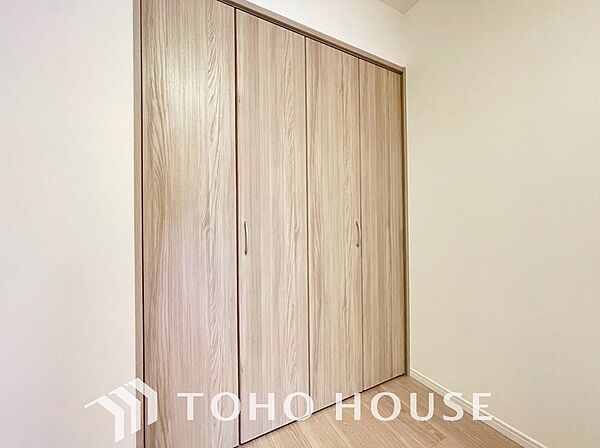 全居室にクローゼットを完備。収納家具を最小限に抑えられるため、自由度の高い家具配置が叶うシンプルな空間です。お子様の成長やライフスタイルの変化に合わせて、お好みのレイアウトや変化を、末長く愉しめます。