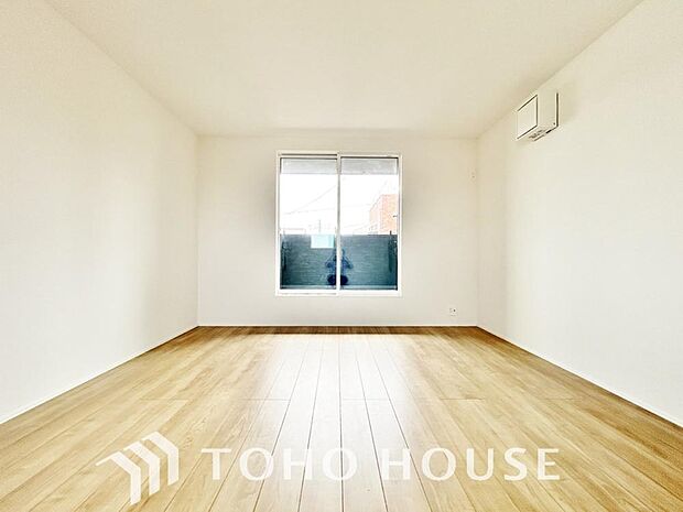 お子様の心と身体を見守る子供部屋。小さな自立心を育むお部屋作りを見越してぜひご覧ください。成長に合わせたレイアウト変更もしやすく、のびのびと過ごせる工夫が詰まった、家族の未来に寄り添う快適な空間です。