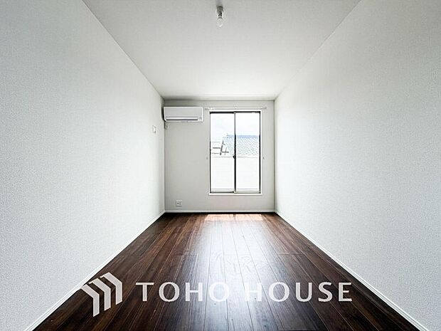 一日の疲れを癒やしてくれる主寝室。時を忘れて過ごす場所として過ごせるお部屋。