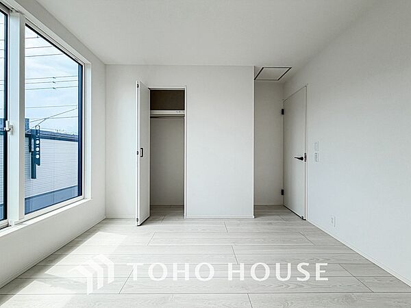 一日の疲れを癒やしてくれる主寝室。時を忘れて過ごす場所として過ごせるお部屋。