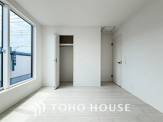 一日の疲れを癒やしてくれる主寝室。時を忘れて過ごす場所として過ごせるお部屋。