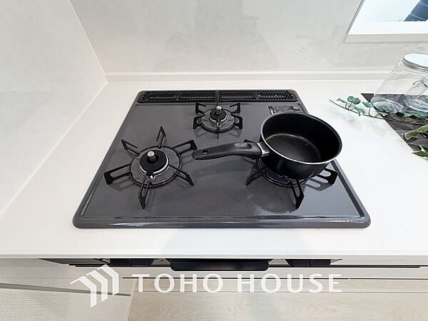 毎日料理をする、料理が好き、家族が多くて量を作る必要がある、等の方々にとっては必須の3口コンロ。