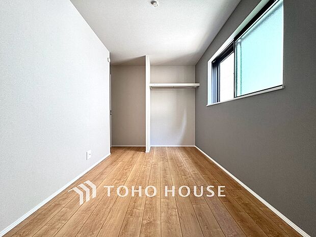 お子様の心と身体を見守る子供部屋。小さな自立心を育むお部屋作りを見越してぜひご覧ください。成長に合わせたレイアウト変更もしやすく、のびのびと過ごせる工夫が詰まった、家族の未来に寄り添う快適な空間です。